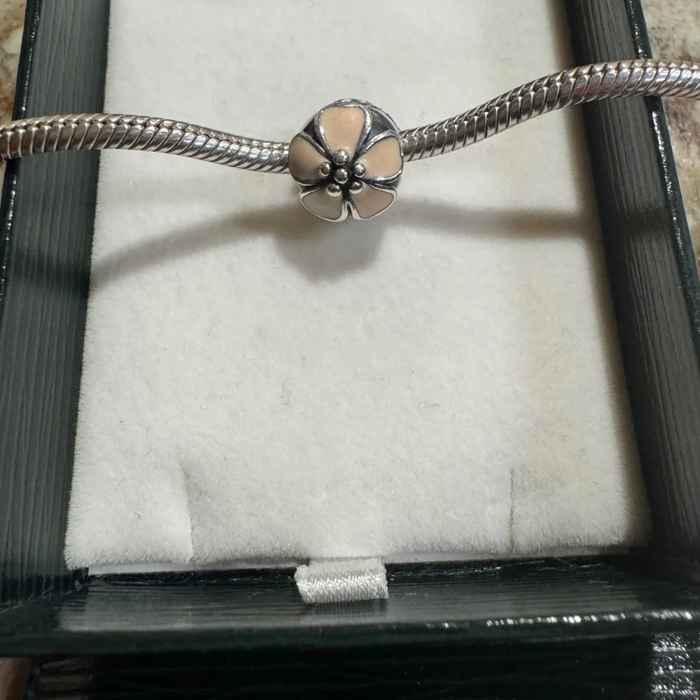 Pandora Hibiscus Clip Charm - Picture 3 of 6